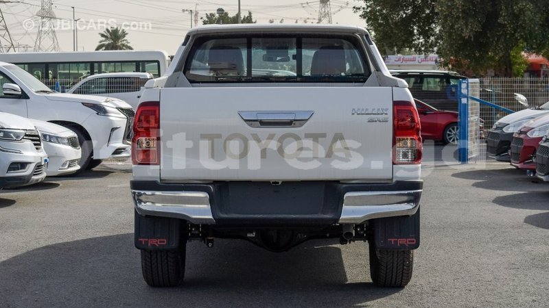 Big with watermark toyota hilux estuaire import dubai 5314