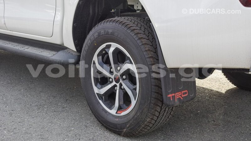 Big with watermark toyota hilux estuaire import dubai 5314