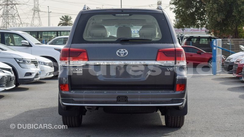 Big with watermark toyota land cruiser estuaire import dubai 5315