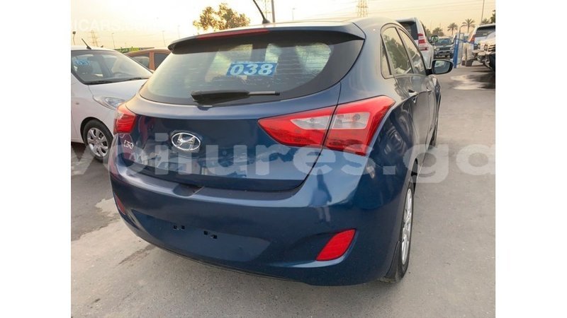 Big with watermark hyundai i30 estuaire import dubai 5319