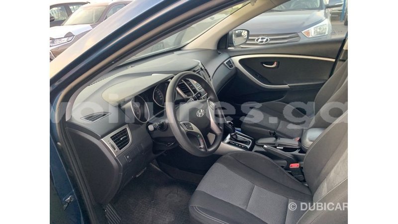 Big with watermark hyundai i30 estuaire import dubai 5319