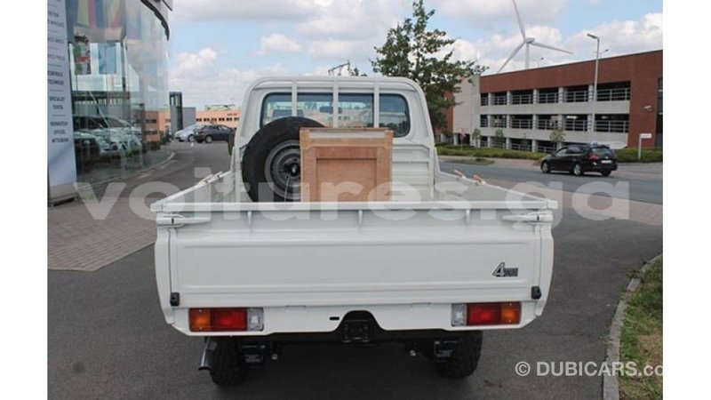 Big with watermark toyota land cruiser estuary import dubai 5324