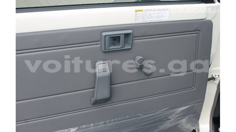 Big with watermark toyota land cruiser estuary import dubai 5324