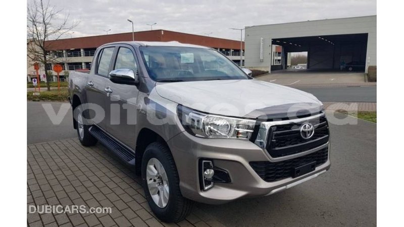 Big with watermark toyota hilux estuaire import dubai 5326