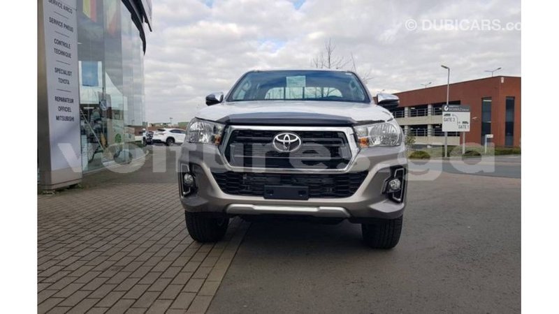 Big with watermark toyota hilux estuaire import dubai 5326