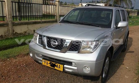 Sayi Na hannu Nissan Pathfinder Azurfa Mota in Libreville a estuary Sayi Na hannu Nissan Pathfinder Azurfa Mota in Libreville a estuary