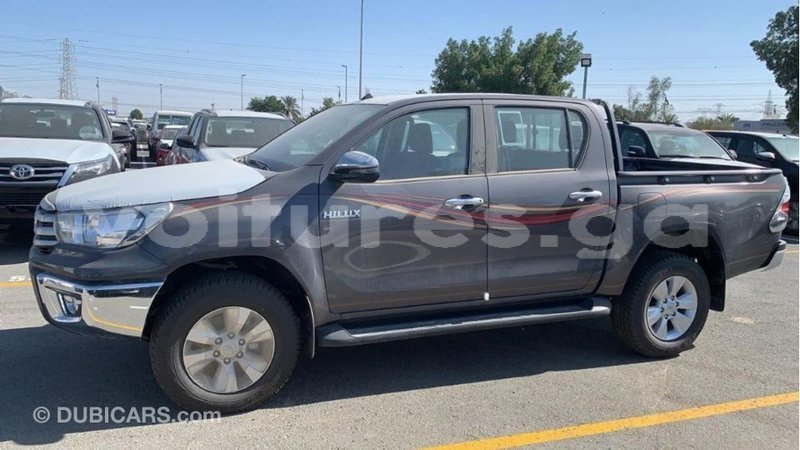 Big with watermark toyota hilux estuaire import dubai 5327