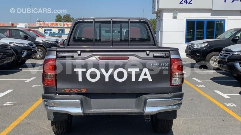 Big with watermark toyota hilux estuary import dubai 5327