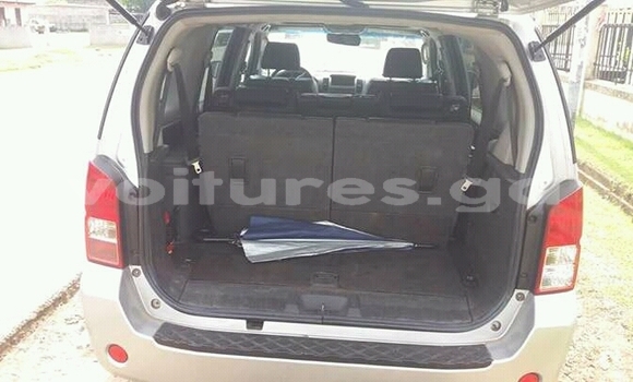 Sayi Na hannu Nissan Pathfinder Azurfa Mota in Libreville a estuary Sayi Na hannu Nissan Pathfinder Azurfa Mota in Libreville a estuary