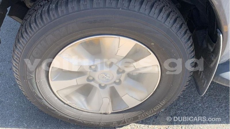 Big with watermark toyota hilux estuaire import dubai 5327