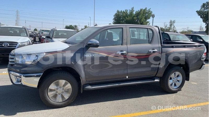 Big with watermark toyota hilux estuary import dubai 5327