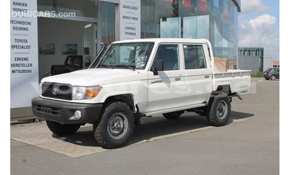 Acheter Import Voiture Toyota Land Cruiser Blanc à Import - Dubai, Estuaire Acheter Import Voiture Toyota Land Cruiser Blanc à Import - Dubai, Estuaire