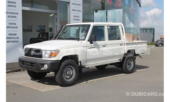 Acheter Import Voiture Toyota Land Cruiser Blanc à Import - Dubai, Estuaire Acheter Import Voiture Toyota Land Cruiser Blanc à Import - Dubai, Estuaire