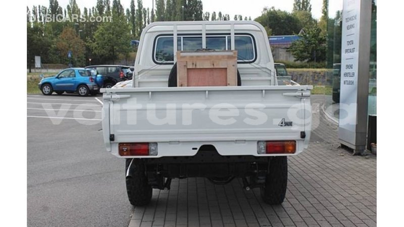 Big with watermark toyota land cruiser estuaire import dubai 5329