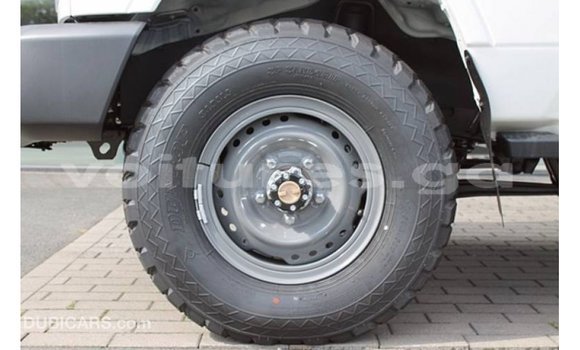 Acheter Import Voiture Toyota Land Cruiser Blanc à Import - Dubai, Estuaire Acheter Import Voiture Toyota Land Cruiser Blanc à Import - Dubai, Estuaire