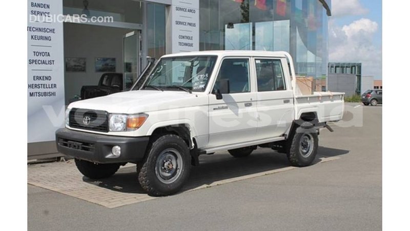 Big with watermark toyota land cruiser estuary import dubai 5329