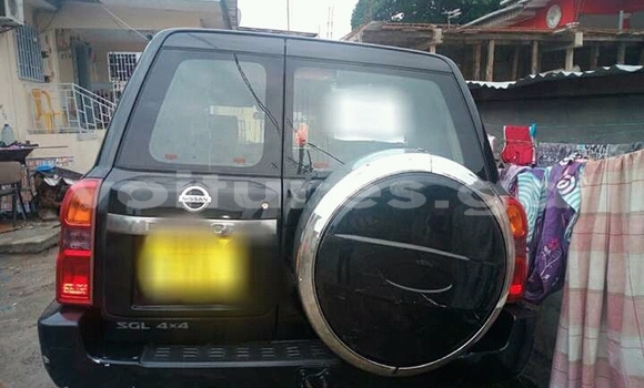 Sayi Na hannu Nissan Patrol Black Mota in Libreville a estuary Sayi Na hannu Nissan Patrol Black Mota in Libreville a estuary