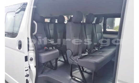 Acheter Import Voiture Toyota Hiace Blanc à Import - Dubai, Estuaire Acheter Import Voiture Toyota Hiace Blanc à Import - Dubai, Estuaire