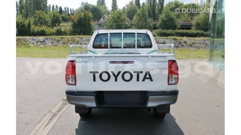 Big with watermark toyota hilux estuaire import dubai 5331