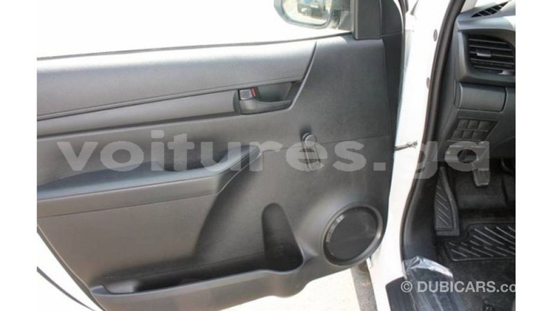 Big with watermark toyota hilux estuaire import dubai 5331