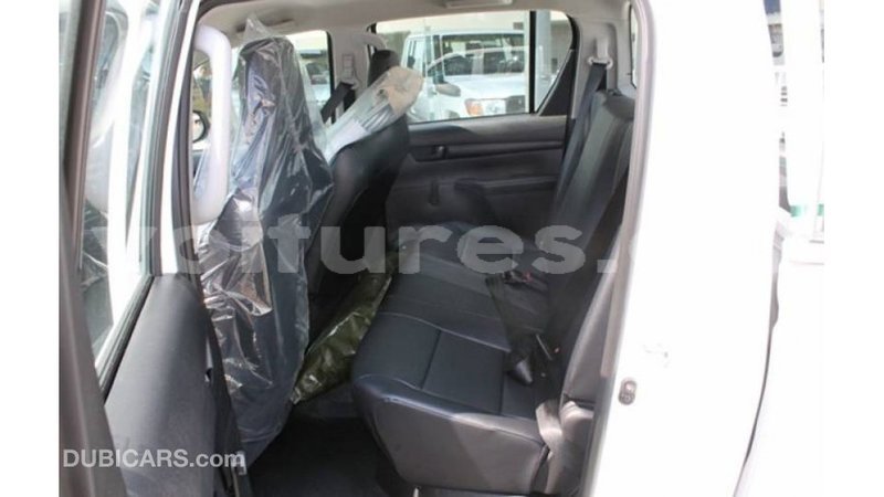 Big with watermark toyota hilux estuaire import dubai 5331