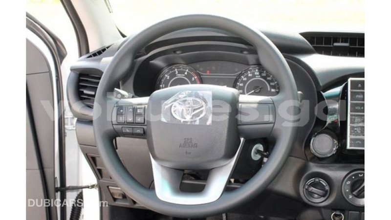 Big with watermark toyota hilux estuaire import dubai 5331