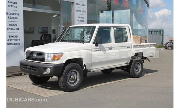 Acheter Import Voiture Toyota Land Cruiser Blanc à Import - Dubai, Estuaire Acheter Import Voiture Toyota Land Cruiser Blanc à Import - Dubai, Estuaire