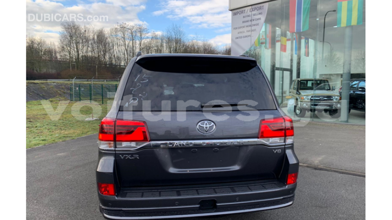 Big with watermark toyota land cruiser estuaire import dubai 5333