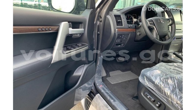 Big with watermark toyota land cruiser estuaire import dubai 5333