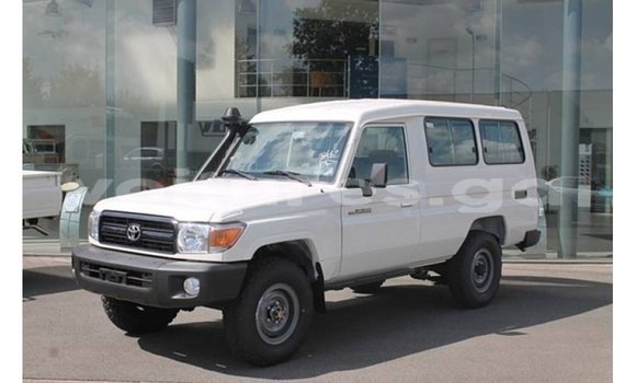 Acheter Import Voiture Toyota Land Cruiser Blanc à Import - Dubai, Estuaire Acheter Import Voiture Toyota Land Cruiser Blanc à Import - Dubai, Estuaire