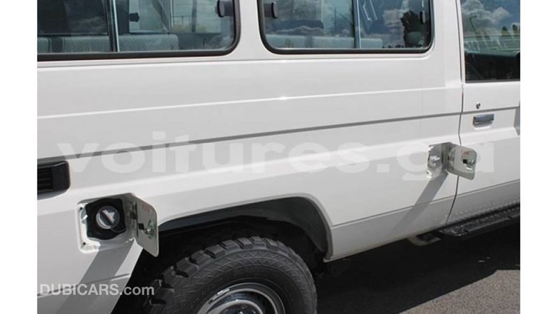 Big with watermark toyota land cruiser estuary import dubai 5340