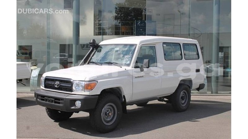 Big with watermark toyota land cruiser estuary import dubai 5340