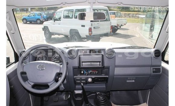 Acheter Import Voiture Toyota Land Cruiser Blanc à Import - Dubai, Estuaire Acheter Import Voiture Toyota Land Cruiser Blanc à Import - Dubai, Estuaire