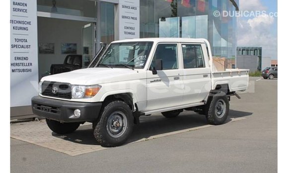 Acheter Import Voiture Toyota Land Cruiser Blanc à Import - Dubai, Estuaire Acheter Import Voiture Toyota Land Cruiser Blanc à Import - Dubai, Estuaire