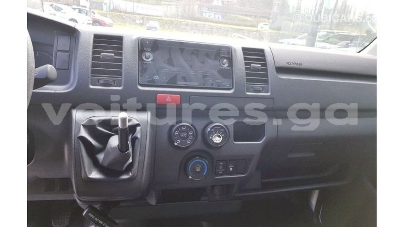 Big with watermark toyota hiace estuary import dubai 5345