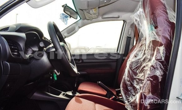 Acheter Import Voiture Toyota Hilux Blanc à Import - Dubai, Estuaire Acheter Import Voiture Toyota Hilux Blanc à Import - Dubai, Estuaire