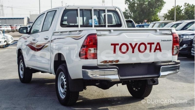 Big with watermark toyota hilux estuary import dubai 5346