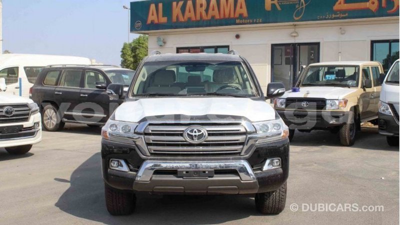 Big with watermark toyota land cruiser estuary import dubai 5347