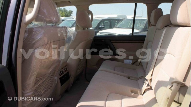 Big with watermark toyota land cruiser estuaire import dubai 5347