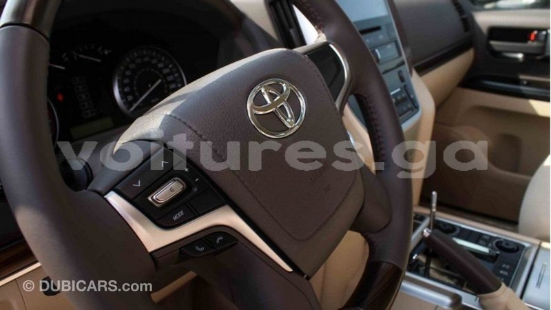 Big with watermark toyota land cruiser estuaire import dubai 5347