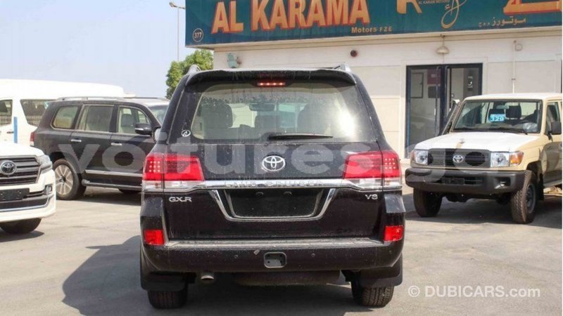 Big with watermark toyota land cruiser estuary import dubai 5347