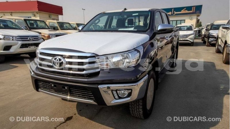 Big with watermark toyota hilux estuary import dubai 5348