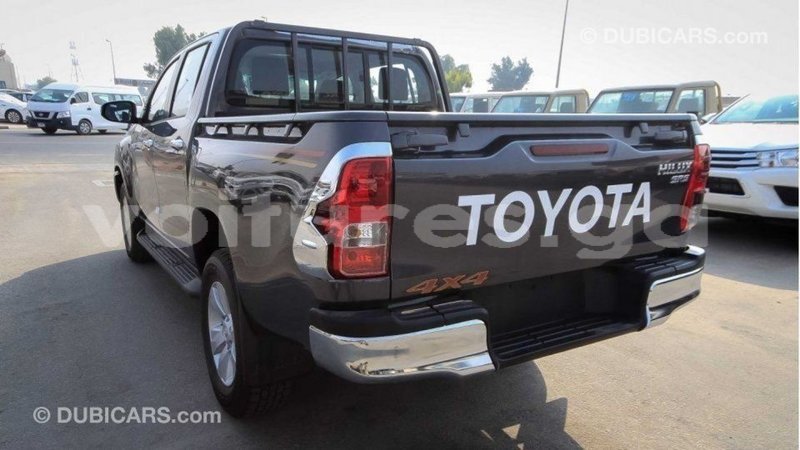 Big with watermark toyota hilux estuary import dubai 5348