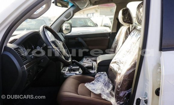 Acheter Import Voiture Toyota Land Cruiser Blanc à Import - Dubai, Estuaire Acheter Import Voiture Toyota Land Cruiser Blanc à Import - Dubai, Estuaire