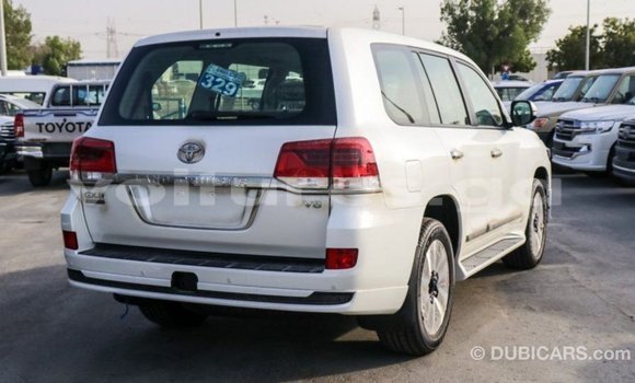 Acheter Import Voiture Toyota Land Cruiser Blanc à Import - Dubai, Estuaire Acheter Import Voiture Toyota Land Cruiser Blanc à Import - Dubai, Estuaire