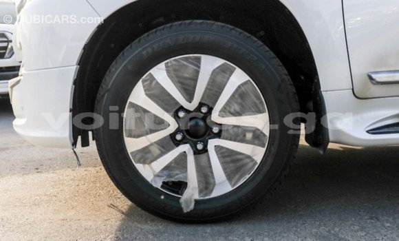 Acheter Import Voiture Toyota Land Cruiser Blanc à Import - Dubai, Estuaire Acheter Import Voiture Toyota Land Cruiser Blanc à Import - Dubai, Estuaire