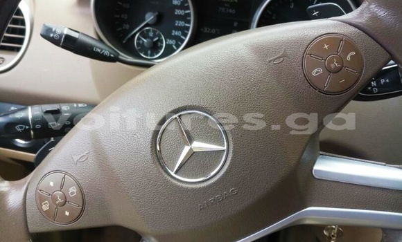 Acheter Occasion Voiture Mercedes-Benz ML–Class Rouge à Libreville, Estuaire Acheter Occasion Voiture Mercedes-Benz ML–Class Rouge à Libreville, Estuaire