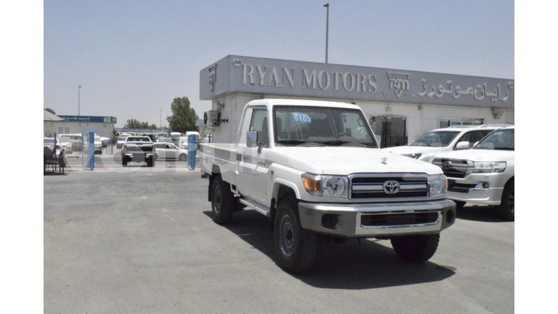 Big with watermark toyota land cruiser estuary import dubai 5352