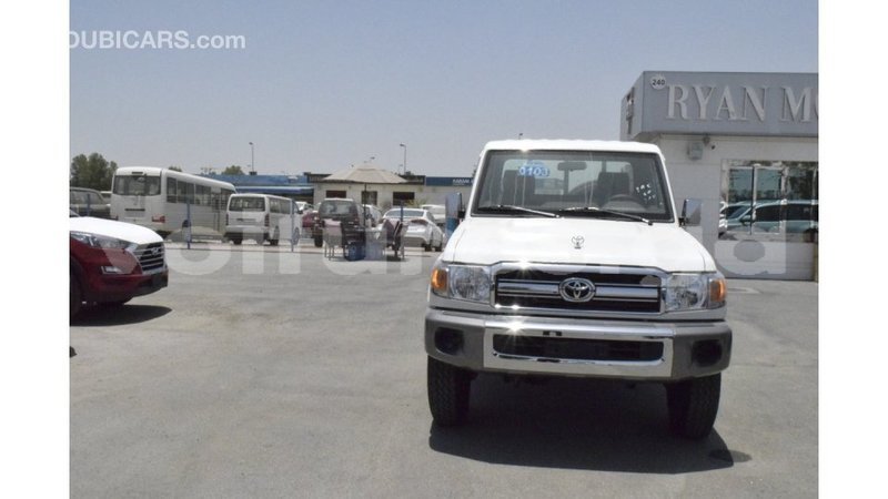 Big with watermark toyota land cruiser estuary import dubai 5352