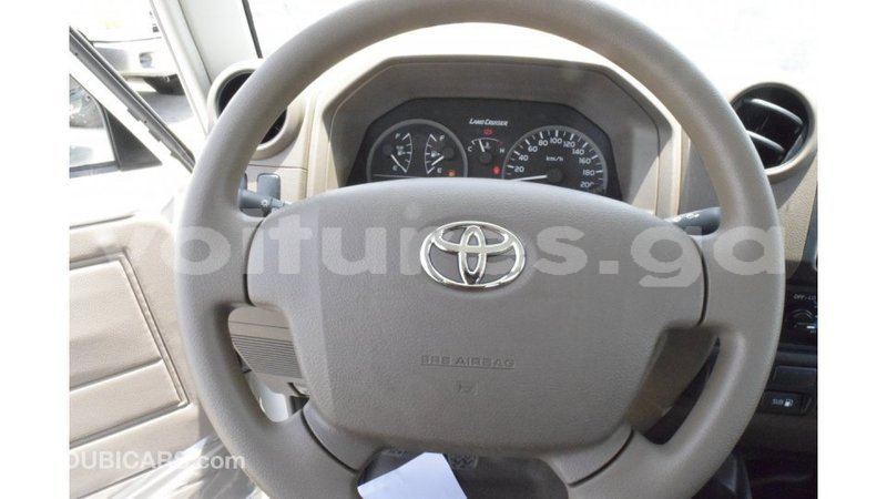 Big with watermark toyota land cruiser estuary import dubai 5352